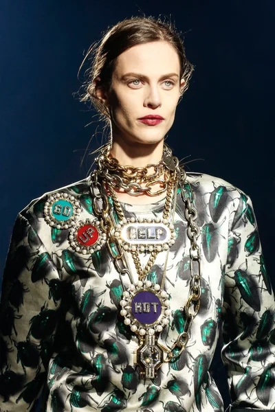 Look 75